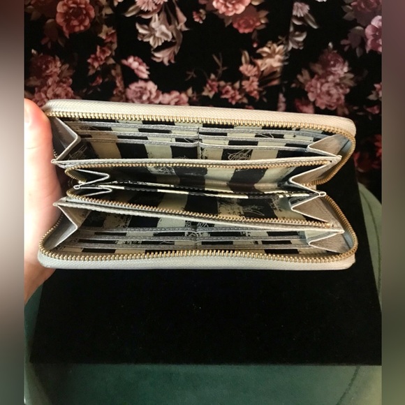 Vivienne Westwood Gray Orb Clutch With Gold Tone Hardware Clutch - Picture 13 of 14